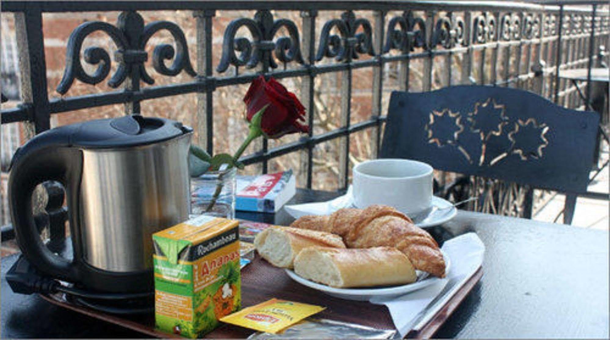Hotel Baudin Париж Екстериор снимка