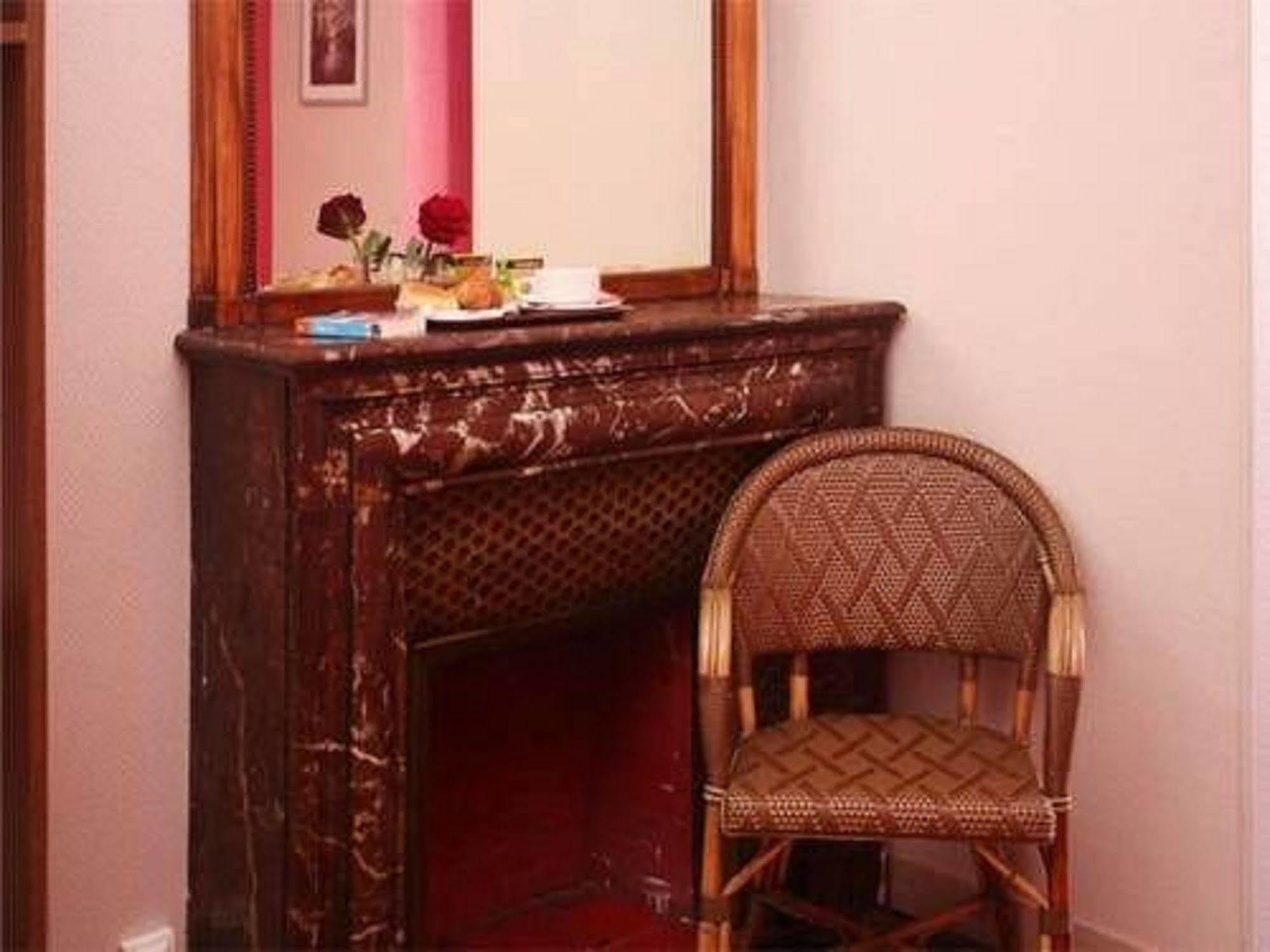 Hotel Baudin Париж Екстериор снимка
